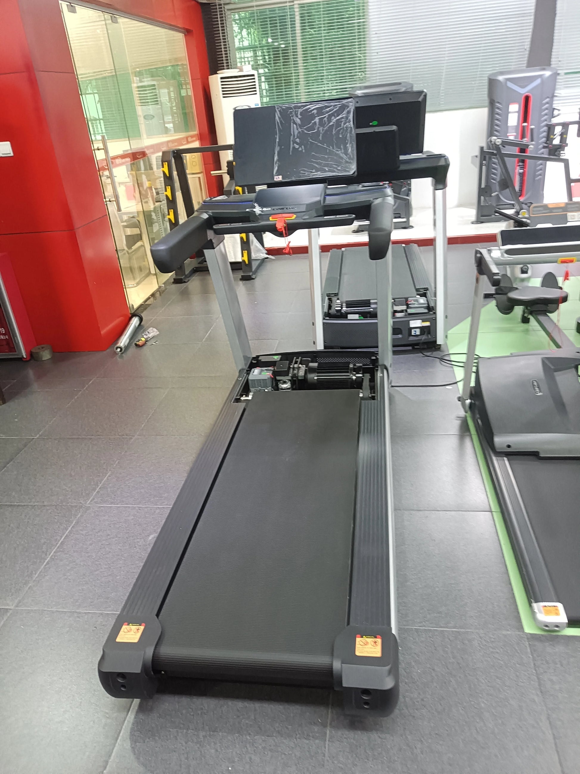 Heavy-Duty Commercial Treadmill High-End Electric Treadmill Machine Design for Gym Use-Finds Fit